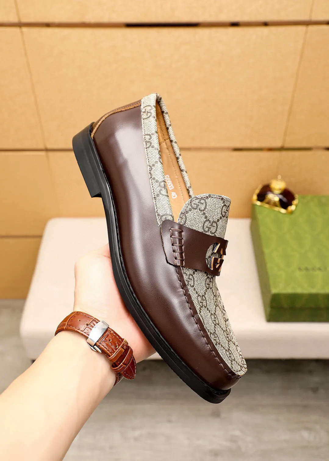 Men's shoes 💰480 💐 Product trademark: GUCCI "Gucci" casual leather shoes Regular size: 38-44 (45🉑️customized) Product materials: Selected imported first-layer open-edge beaded cowhide leather upper + luxury hardware buckle, imported water-dyed cowhide leather lining. Strong three-dimensional visual effect, combined outsole Color: 3⃣️colors available